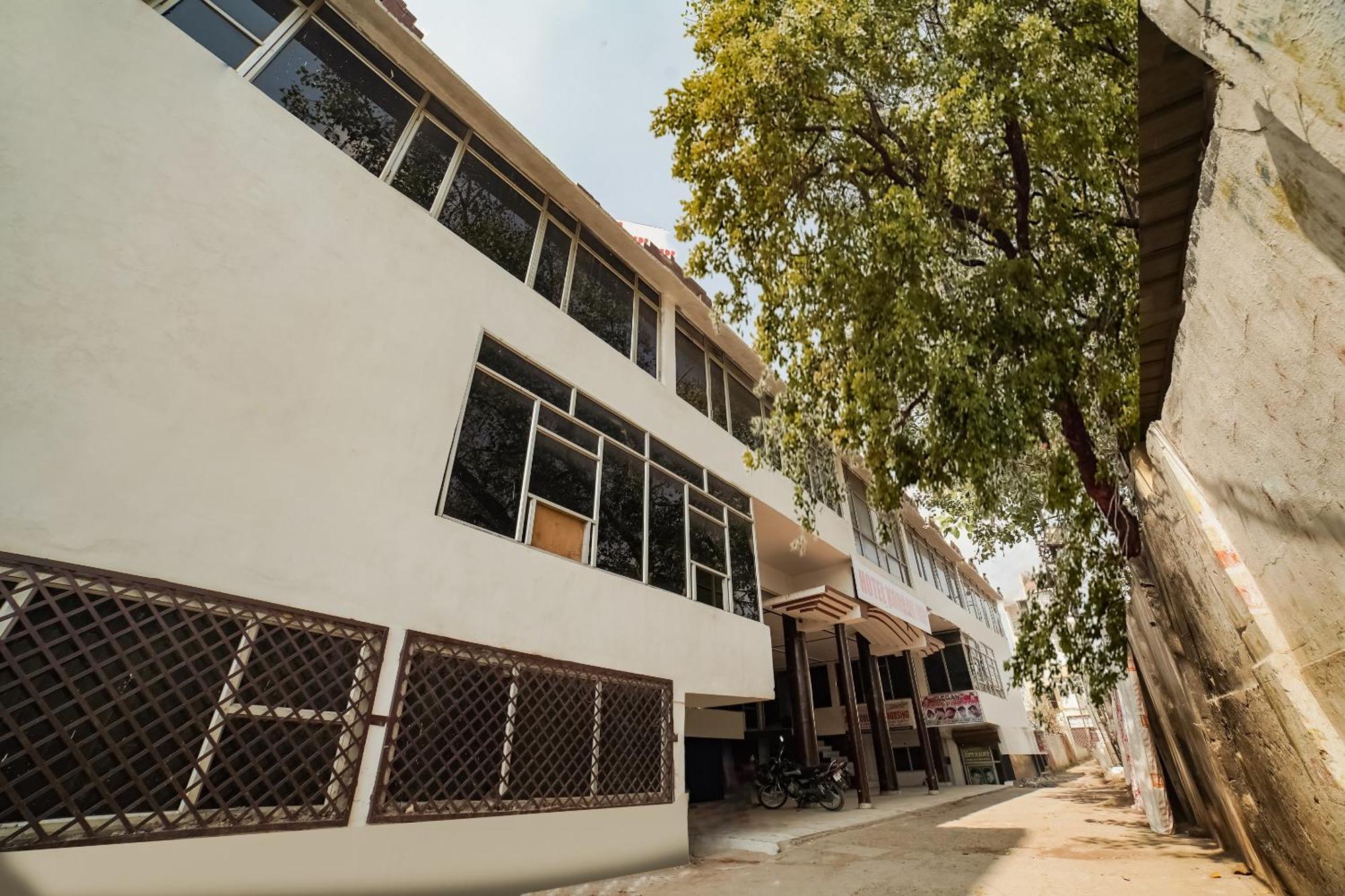 Oyo Hotel Konark Inn Bareli Zewnętrze zdjęcie